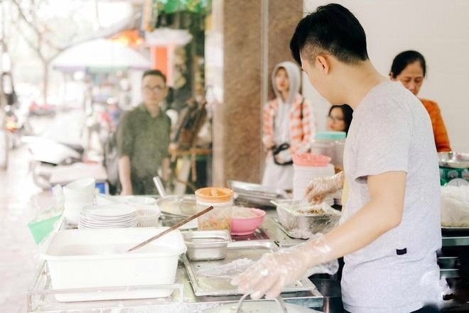 Cuối tuần 'đi trốn', ghé tiệm bánh cuốn nức tiếng 75 năm gia truyền ở Hải Phòng - 2