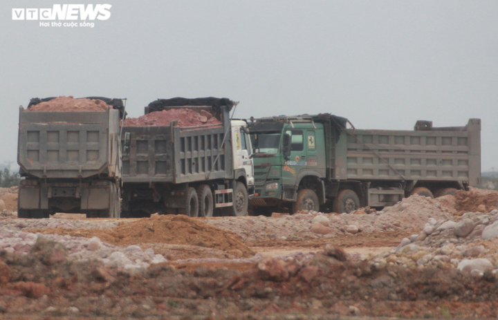 Ảnh: Xe cơi nới thành thùng tung hoành khắp các tuyến phố ở Quảng Ninh - 2