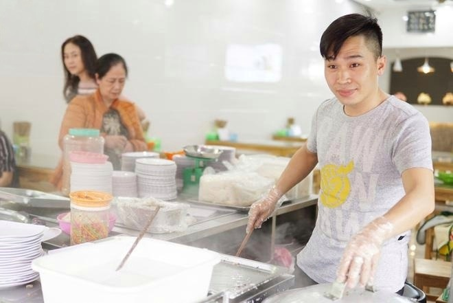 Cuối tuần 'đi trốn', ghé tiệm bánh cuốn nức tiếng 75 năm gia truyền ở Hải Phòng - 3