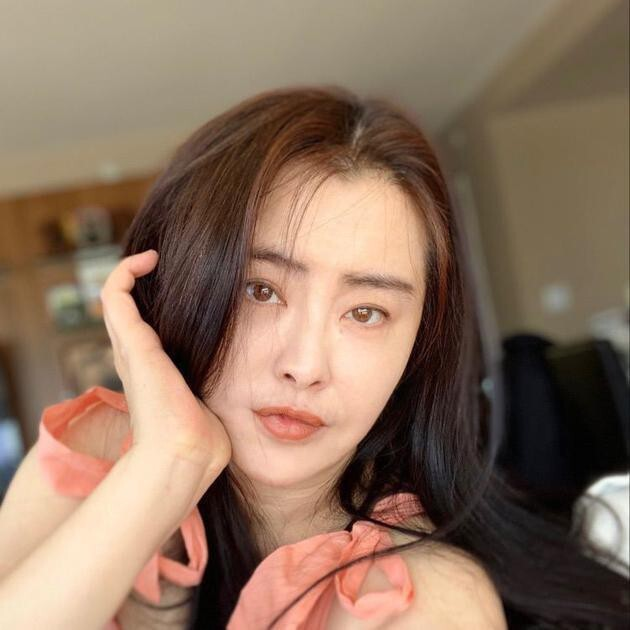 'Đệ nhất mỹ nhân' Vương Tổ Hiền gây sửng sốt với nhan sắc tuổi U60 - 5