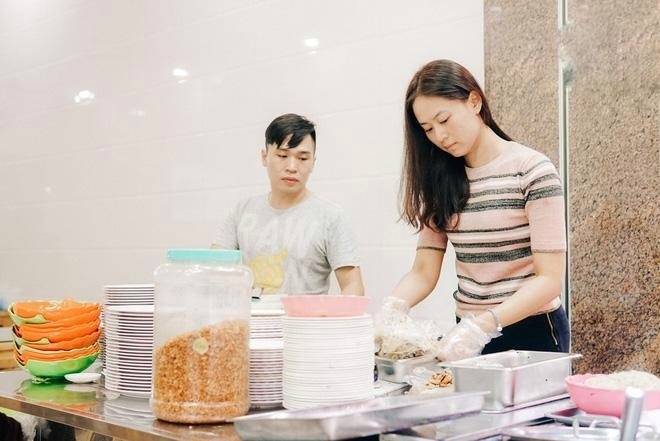 Cuối tuần 'đi trốn', ghé tiệm bánh cuốn nức tiếng 75 năm gia truyền ở Hải Phòng - 4