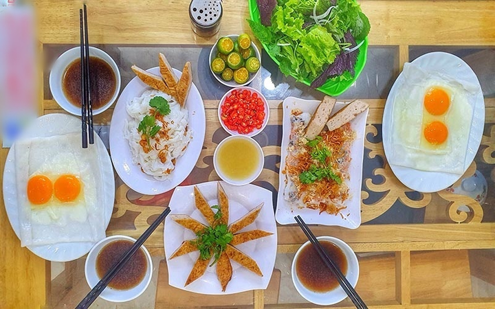 Cuối tuần 'đi trốn', ghé tiệm bánh cuốn nức tiếng 75 năm gia truyền ở Hải Phòng - 1