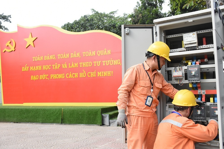 Đảm bảo cung ứng điện đầy đủ cho Thủ đô trong các ngày lễ - 1
