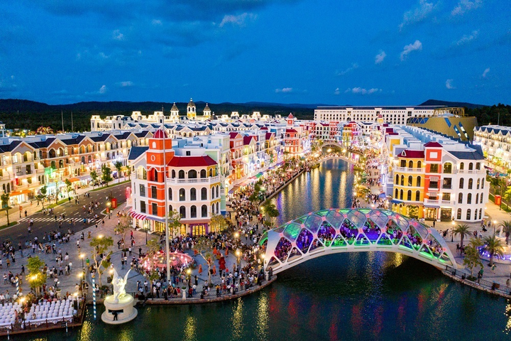 'Thánh địa chơi đêm' Phú Quốc United Center có gì? - 4