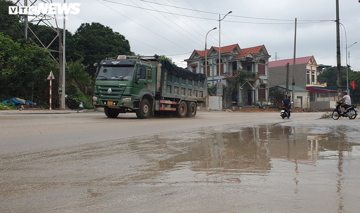 Ảnh: Xe cơi nới thành thùng tung hoành khắp các tuyến phố ở Quảng Ninh - 5