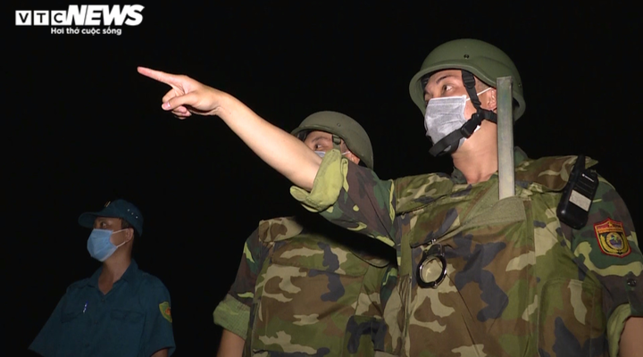 Ảnh: Bộ đội biên phòng, công an 'thâu đêm suốt sáng' siết chặt biên giới Tây Nam - 4