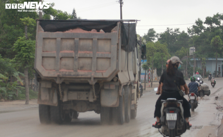 Ảnh: Xe cơi nới thành thùng tung hoành khắp các tuyến phố ở Quảng Ninh - 7