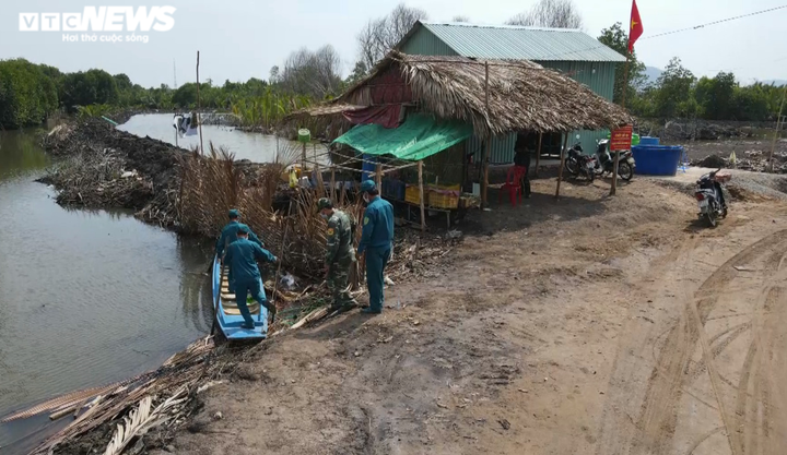 Ảnh: Bộ đội biên phòng, công an 'thâu đêm suốt sáng' siết chặt biên giới Tây Nam - 6