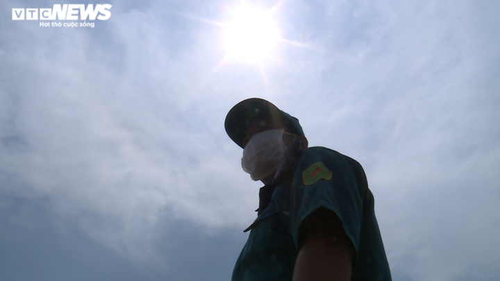 Ảnh: Bộ đội biên phòng, công an 'thâu đêm suốt sáng' siết chặt biên giới Tây Nam - 9