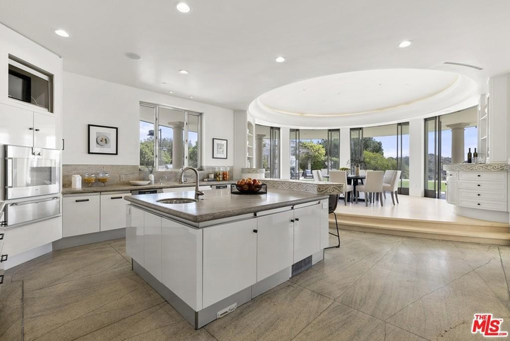 Ngắm biệt thự 27,9 triệu USD của tỷ phú truyền thông Mỹ - 4