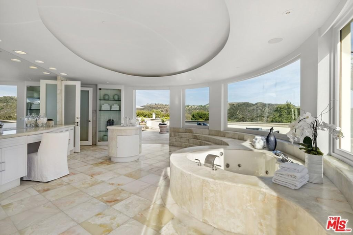 Ngắm biệt thự 27,9 triệu USD của tỷ phú truyền thông Mỹ - 7