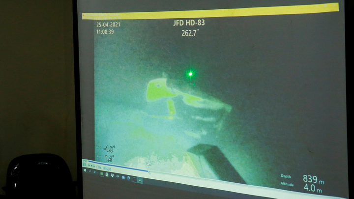 Hình ảnh tàu ngầm Indonesia sau khi được phát hiện vỡ làm 3 mảnh - 1