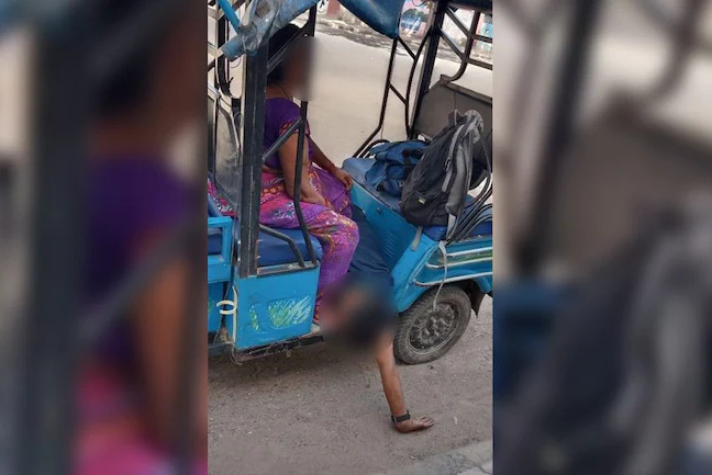 Ấn Độ: Bệnh nhân COVID-19 tắt thở trước cửa bệnh viện, trên xe ba bánh - 4