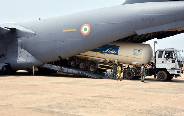 Ấn Độ huy động toàn lực để vận chuyển bình oxy - 1