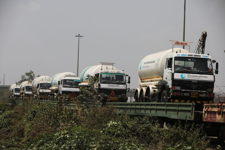 Ấn Độ huy động toàn lực để vận chuyển bình oxy - 2