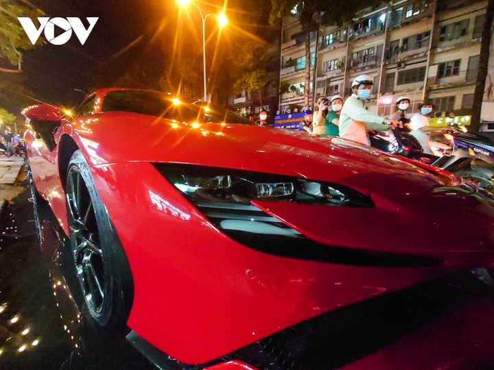 Ferrari SF90 Stradale đầu tiên về Việt Nam lần đầu xuống phố - 3