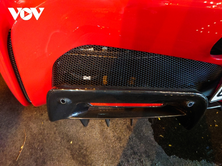 Ferrari SF90 Stradale đầu tiên về Việt Nam lần đầu xuống phố - 10