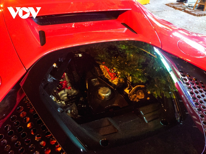 Ferrari SF90 Stradale đầu tiên về Việt Nam lần đầu xuống phố - 11