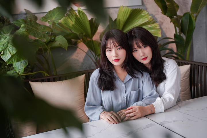 Ảnh: Cặp song sinh 19 tuổi xinh đẹp quê Yên Bái mê làm mẫu ảnh - 6