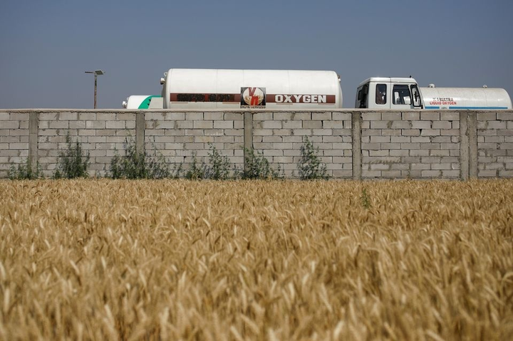 Ấn Độ huy động toàn lực để vận chuyển bình oxy - 3