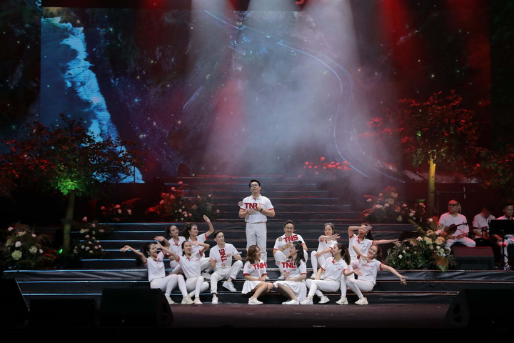 Xúc cảm từ đêm nhạc kỷ niệm 25 năm xây dựng và phát triển TNG Holdings Vietnam - 4