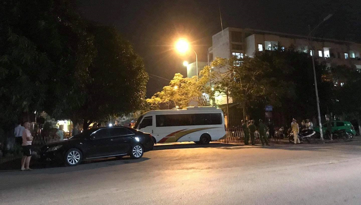 Đột kích quán bar lớn nhất TP Thái Bình, phát hiện 300 người đang bay lắc - 1