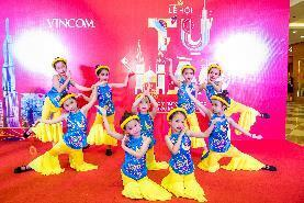 Lễ này đi đâu, ăn gì, chơi gì nếu không 'book' vé đi xa? - 1