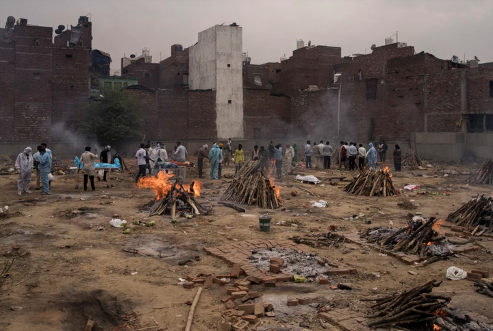 Thảm kịch COVID-19 ở Ấn Độ: 'Hãy giúp cha tôi chết được không?' - 1