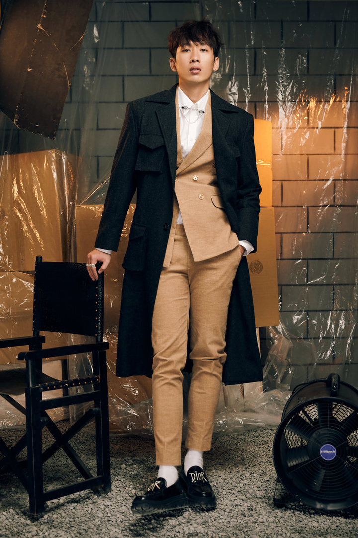 'Bố già' xuất ngoại, Trấn Thành và Tuấn Trần tung ảnh chụp chung sang, 'ngầu' - 10