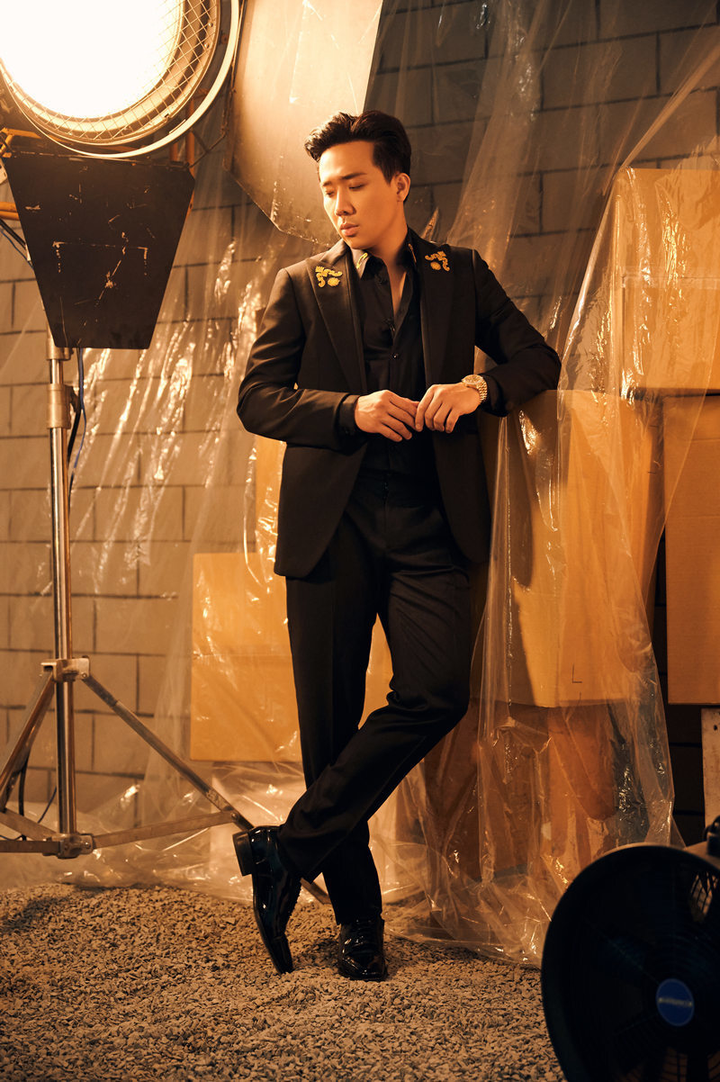 'Bố già' xuất ngoại, Trấn Thành và Tuấn Trần tung ảnh chụp chung sang, 'ngầu' - 11