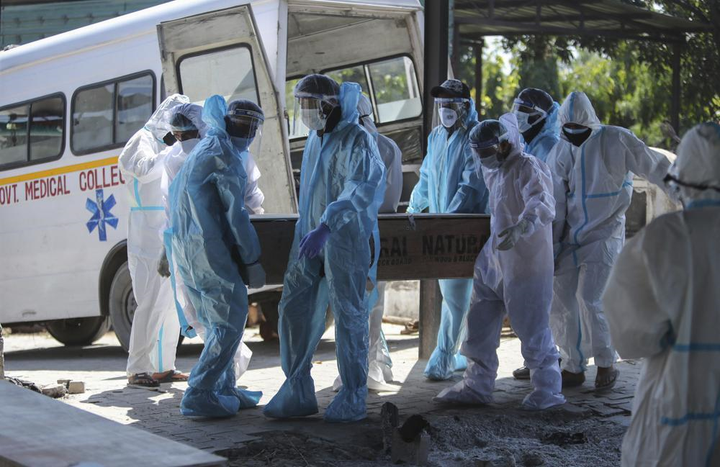 Mắc COVID-19, sinh viên y khoa Ấn Độ vẫn gồng mình chăm bệnh nhân - 3