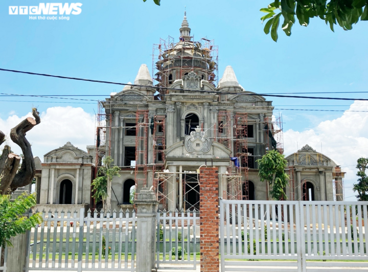 Lâu đài nguy nga của nguyên bí thư xã 'mọc' trên đất nông nghiệp ở Đồng Nai - 1