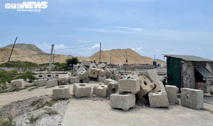 Ảnh: Vũng neo đậu tàu thuyền hơn 400 tỷ ở đảo Lý Sơn ‘giậm chân’ ròng rã 17 năm - 5