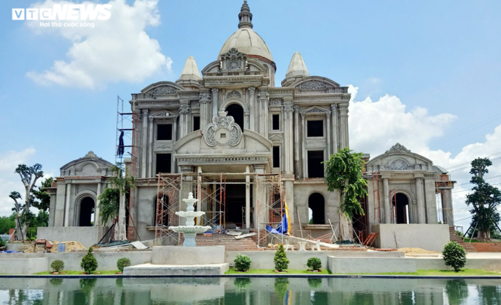 Lâu đài nguy nga của nguyên bí thư xã 'mọc' trên đất nông nghiệp ở Đồng Nai - 4