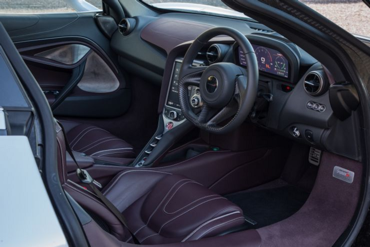 Top 5 xe thể thao sở hữu nội thất đẹp nhất 20 năm qua - 8