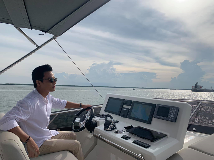 Gia tài đáng ngưỡng mộ của 'soái ca màn ảnh Việt' Hồng Đăng - 1