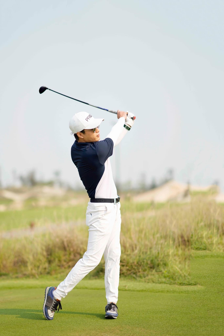 Gia tài đáng ngưỡng mộ của 'soái ca màn ảnh Việt' Hồng Đăng - 14