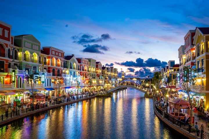 Ăn gì, chơi gì khi 'không ngủ' tại Phú Quốc United Center - 5