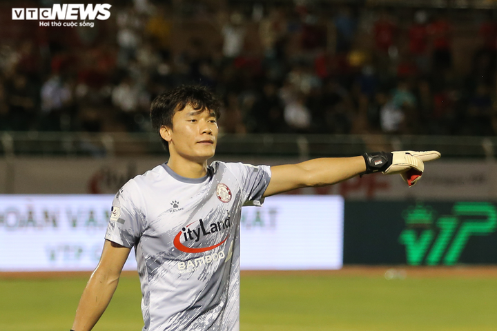 Ngày trở lại không suôn sẻ của thủ môn Bùi Tiến Dũng - 9