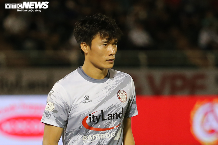 Ngày trở lại không suôn sẻ của thủ môn Bùi Tiến Dũng - 5