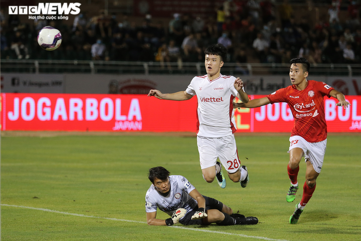 Ngày trở lại không suôn sẻ của thủ môn Bùi Tiến Dũng - 4