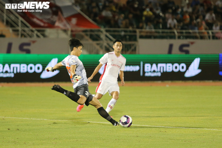 Ngày trở lại không suôn sẻ của thủ môn Bùi Tiến Dũng - 7