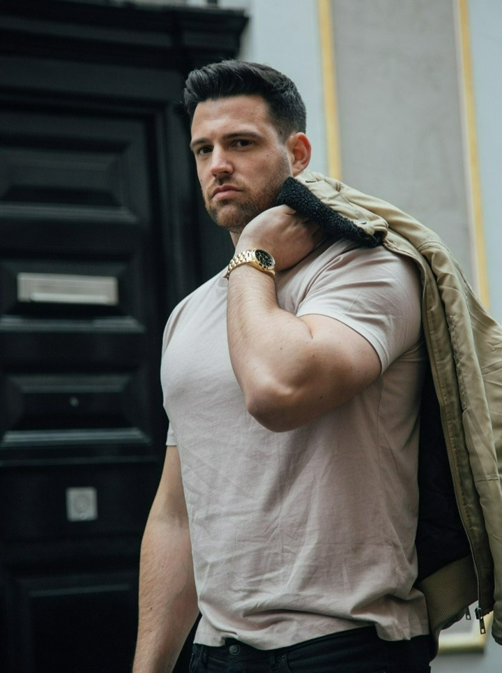 mẫu ngoại cỡ ảnh 9 Ảnh: Những người mẫu nam nổi tiếng nhờ thân hình 'khổng lồ' - 9