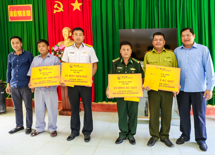 Lãnh đạo tỉnh Cà Mau và T&T Group thăm cán bộ chiến sỹ trên đảo Hòn Khoai - 3