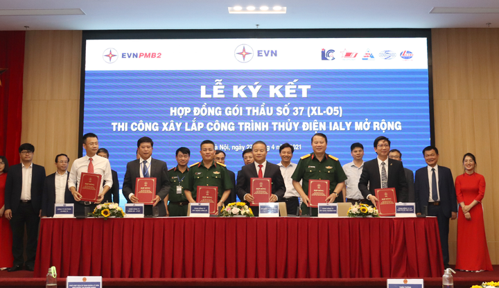 Ký kết hợp đồng gói thầu thi công xây lắp Dự án Nhà máy thủy điện Ialy mở rộng - 2