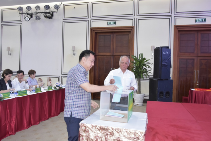 Ông Hoàng Trọng Dũng được bầu làm Chủ tịch HĐQT PVFCCo - 4