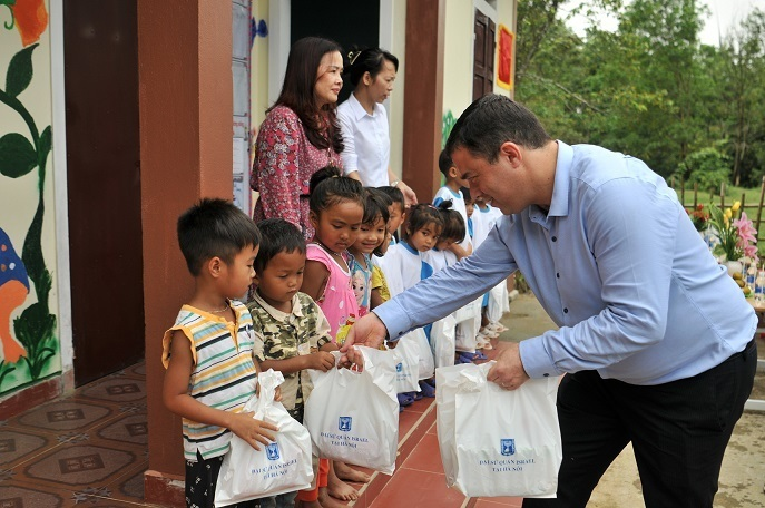 Đại sứ quán Israel giúp điểm trường Quảng Trị sửa sang, xây nhà vệ sinh - 1