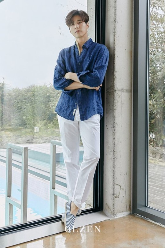 'Nam thần' Won Bin vẫn đẹp trai ngời ngời ở tuổi 44 - 5