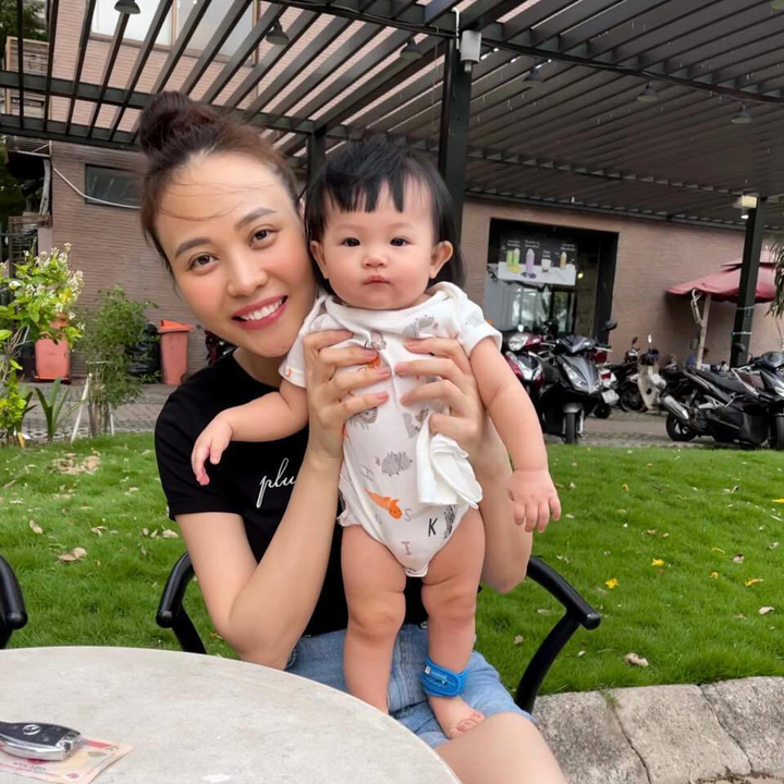 Loạt ảnh đáng yêu của con gái Cường 'Đô La' - Đàm Thu Trang - 5