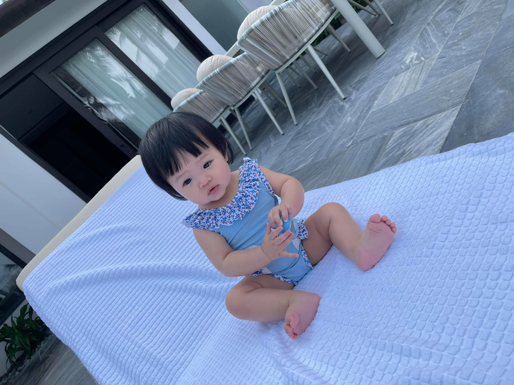 Loạt ảnh đáng yêu của con gái Cường 'Đô La' - Đàm Thu Trang - 8
